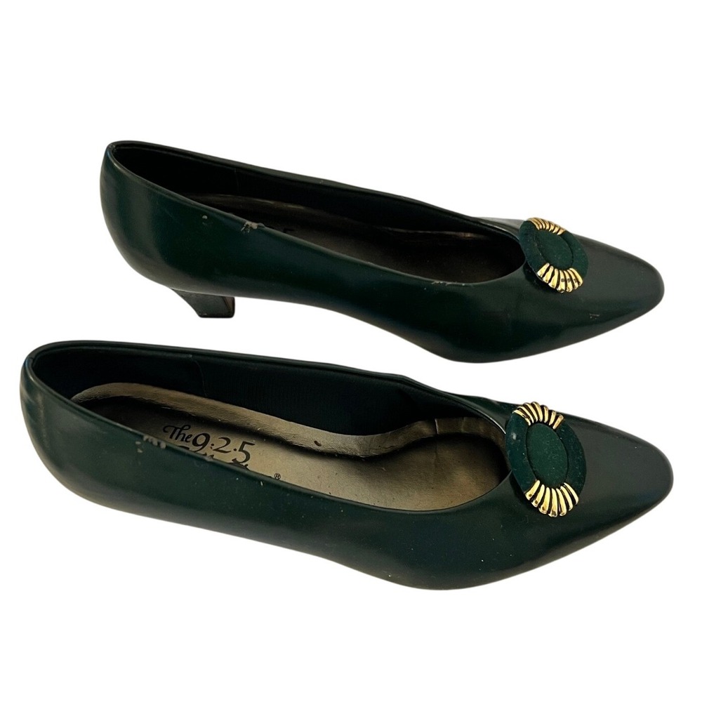 The 9-2-5 Collection Hunter Green Pointed Toe Kitten Heel Pumps Gold 7.5